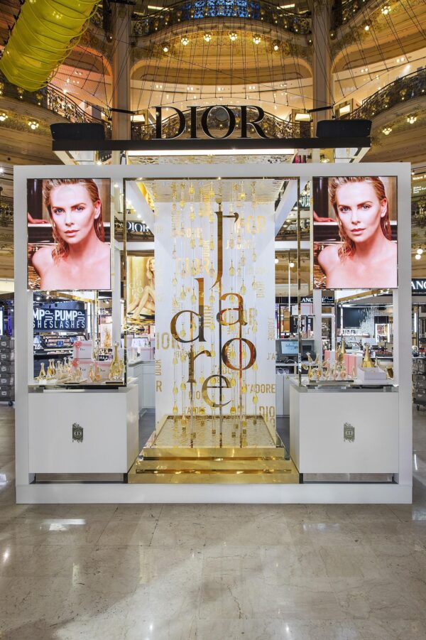 Jadore showcase - Gold Water Ripple metal panels