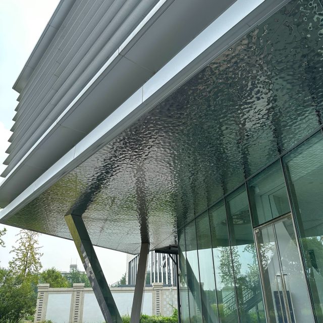 Staab Decor, with over 45 years of experience in the wall coverings industry, is proud to offer a range of water ripple stainless steel sheets that are perfect for commercial wall and ceiling cladding.#waterripple #ripple #rippleeffect #staab #staabdecor #decor #interior #exterior #design #fyp